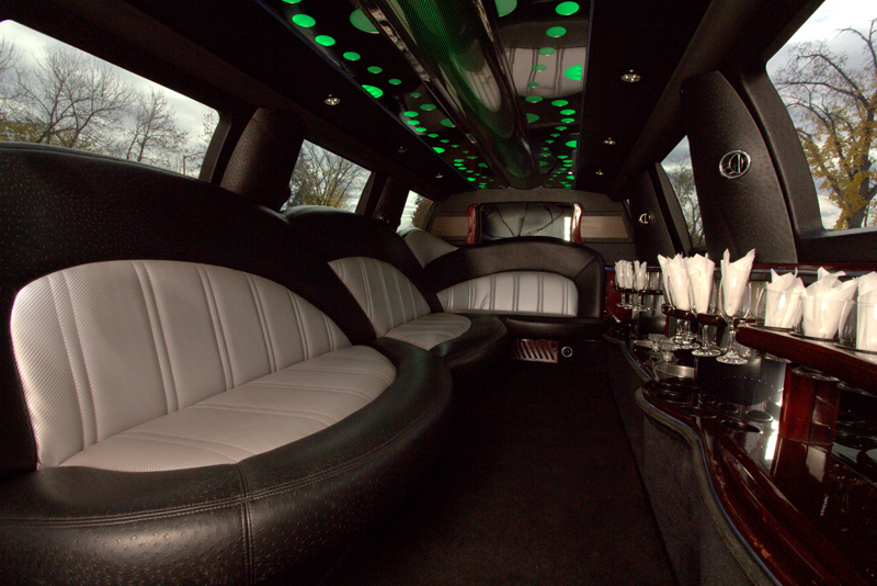 New Lincoln Navigator - 14 Passenger | Last Minute Limousine Edmonton